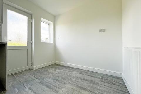 2 bedroom terraced house to rent, Edwards Lane, Nottingham NG5