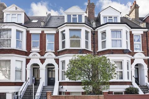 3 bedroom flat to rent, Larden Road, London W3