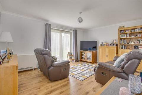 2 bedroom apartment for sale, Castleview Gardens, High Wycombe HP12