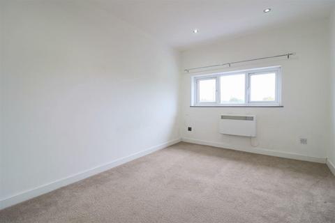 2 bedroom flat for sale, Insley Gardens, Hucclecote, Gloucester