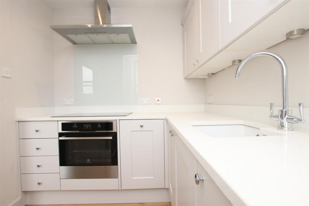 Kitchen (2).JPG
