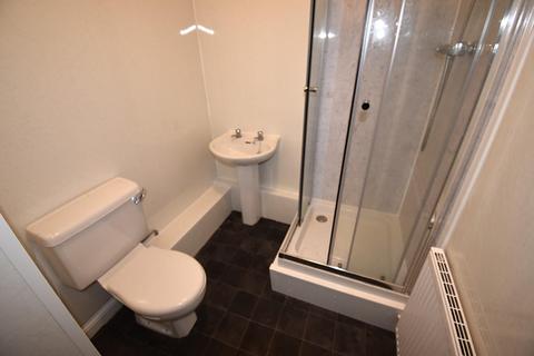 2 bedroom house to rent, East Street, Huddersfield HD3