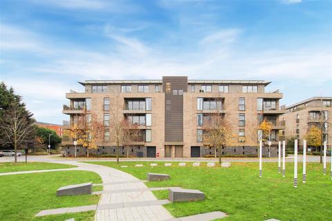 2 bedroom penthouse to rent, Fellows House, Cambridge CB4