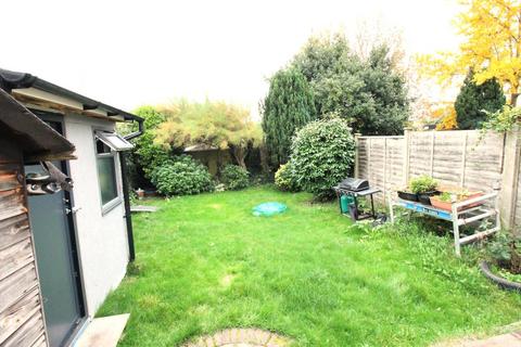 2 bedroom bungalow for sale, Greenford Road, Greenford, Ealing, UB6