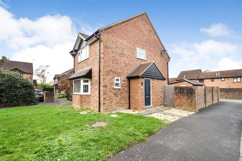 3 bedroom end of terrace house for sale, Celandine Court, Hampshire GU46