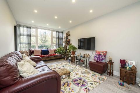 2 bedroom flat for sale, Bucklands Road, Teddington TW11