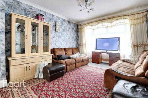 3 bedroom end of terrace house for sale, Oldchurch Road, Romford, RM7 0BD