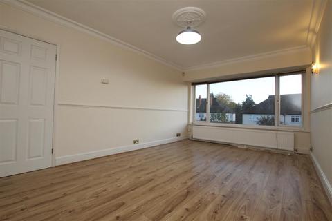 2 bedroom maisonette to rent, Park Road, Brentwood