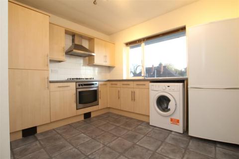 2 bedroom maisonette to rent, Park Road, Brentwood