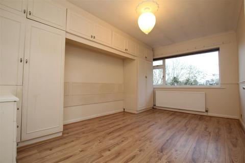 2 bedroom maisonette to rent, Park Road, Brentwood