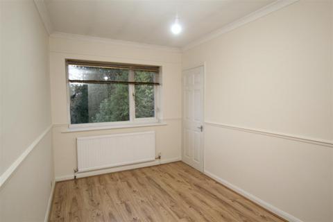 2 bedroom maisonette to rent, Park Road, Brentwood