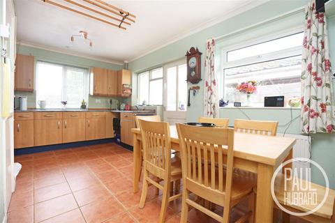 2 bedroom detached bungalow for sale, Church Road, Bastwick, Norfolk