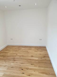 Studio to rent, The Crescent, Slough