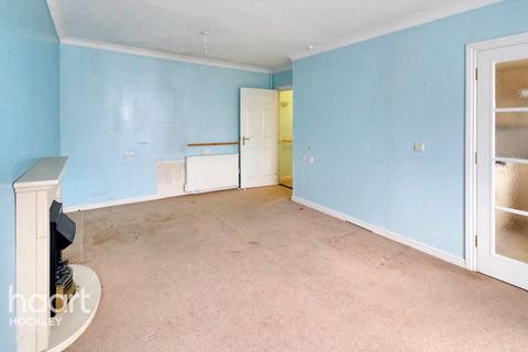 1 bedroom flat for sale, Roche Close, Rochford