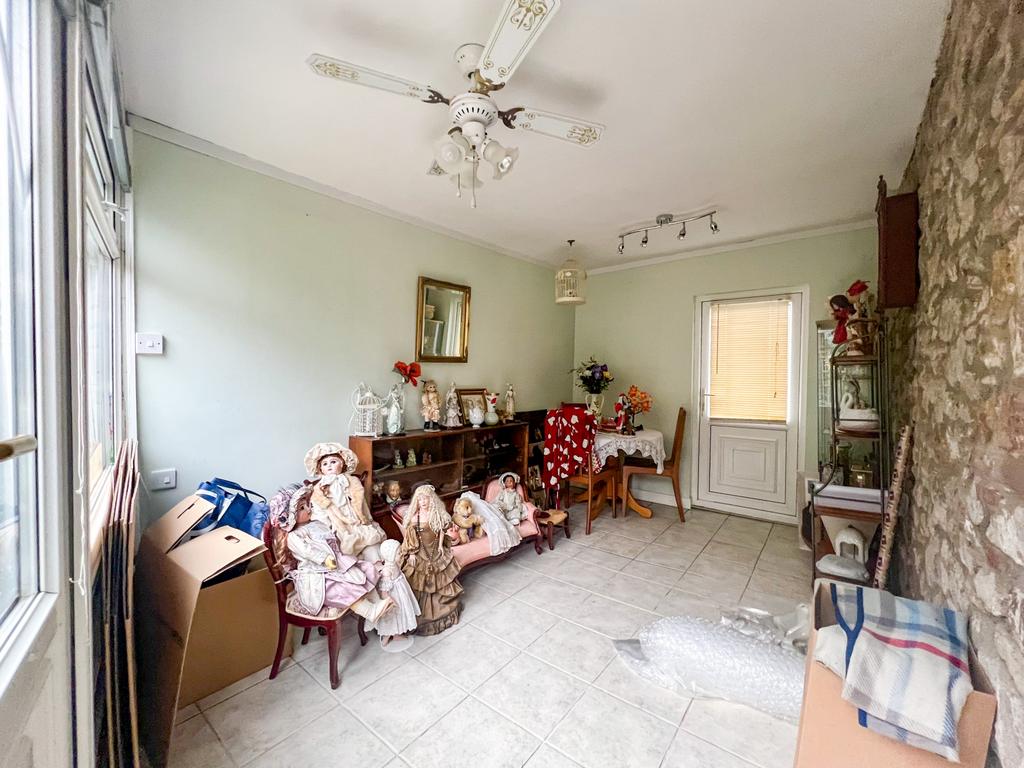 Conservatory/Outhous