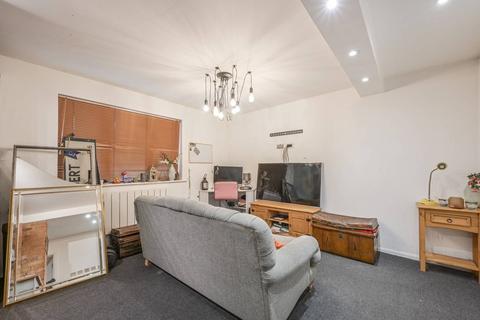51 Emerald Close, London, E16 3TS