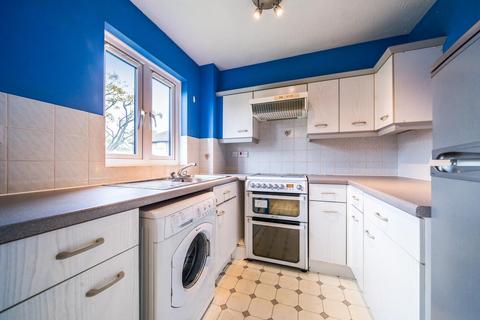 2 bedroom flat for sale, Barnfield Close, Earlsfield