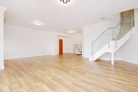 5 bedroom flat to rent, Avenue Road, London NW8