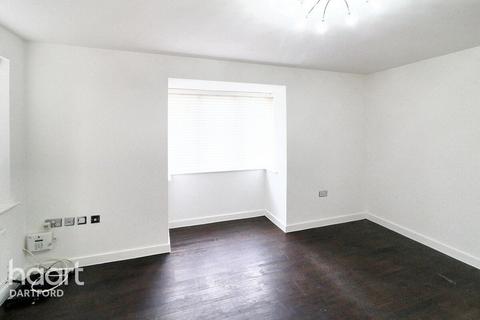 3 bedroom end of terrace house to rent, Halcrow Avenue, Dartford