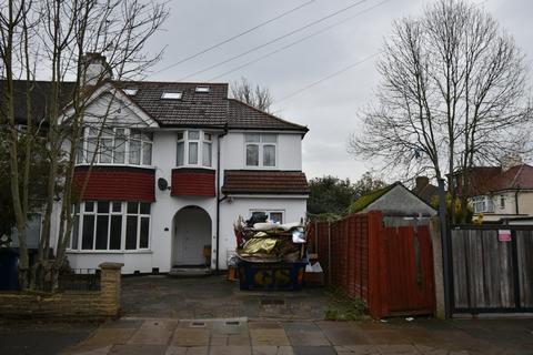 3 bedroom flat to rent, Northolt, UB5