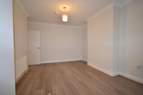 3 bedroom flat to rent, Northolt, UB5