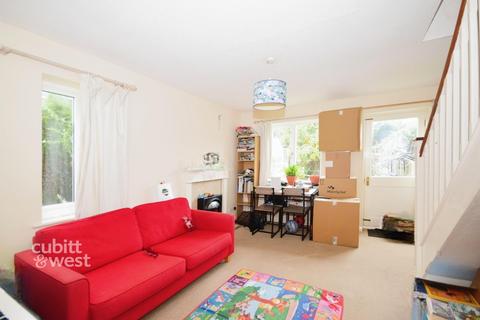 2 bedroom end of terrace house to rent, Chelmsford Close Sutton SM2