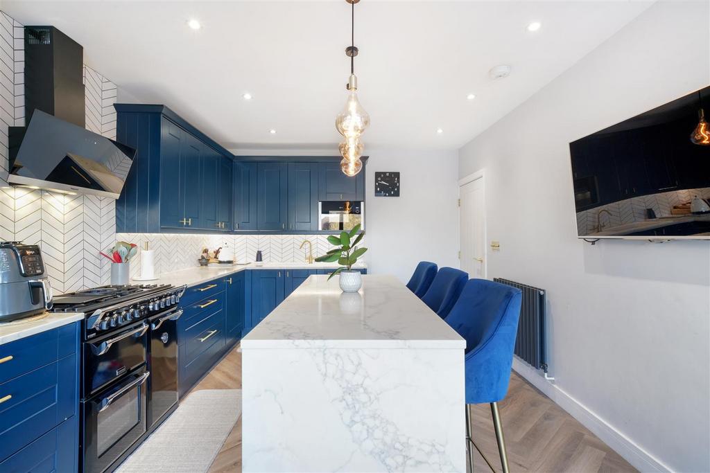 KItchen Diner Rear Aspect.jpg