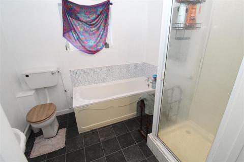 3 bedroom private hall to rent, Orbit Street, Cardiff CF24