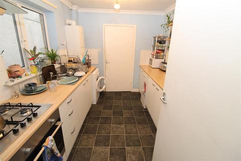 3 bedroom private hall to rent, Orbit Street, Cardiff CF24