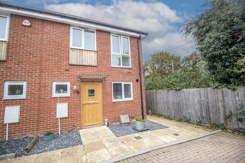 2 bedroom end of terrace house for sale, Poole Way, Southend-on-Sea SS2