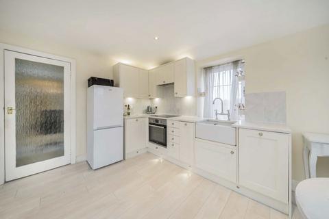 2 bedroom flat for sale, Burlington Lane, London W4