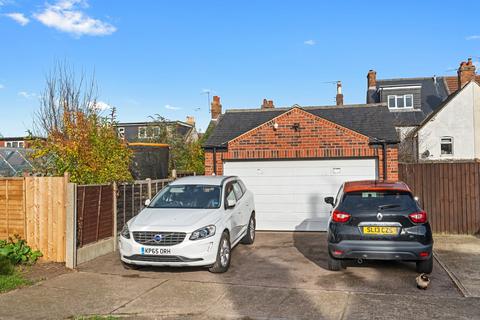 4 bedroom semi-detached house for sale, Salisbury Avenue, Essex CO3