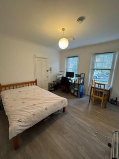 Studio to rent, Haslemere Road, London, N8