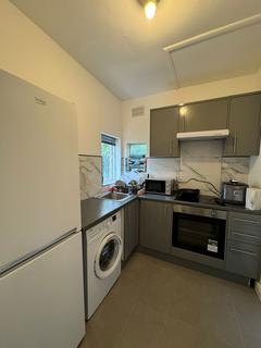 Studio to rent, Haslemere Road, London, N8