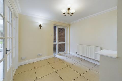 3 bedroom property to rent, Queens Crescent, Northampton, NN2