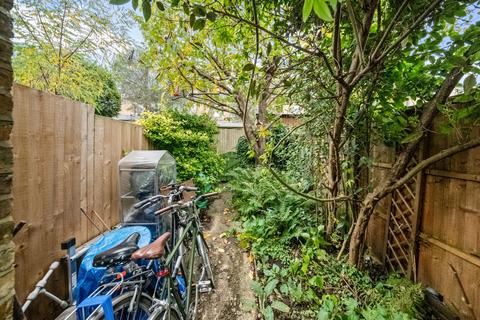 52 Oaklands Road, Hanwell, London, W7 2DU