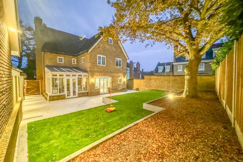 4 bedroom detached house for sale, Wood Lane, Hockley