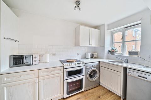 16 Philips Close, Carshalton, SM5 2FE