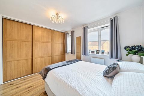 16 Philips Close, Carshalton, SM5 2FE