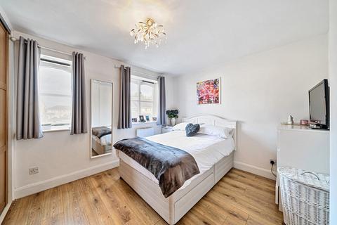 16 Philips Close, Carshalton, SM5 2FE
