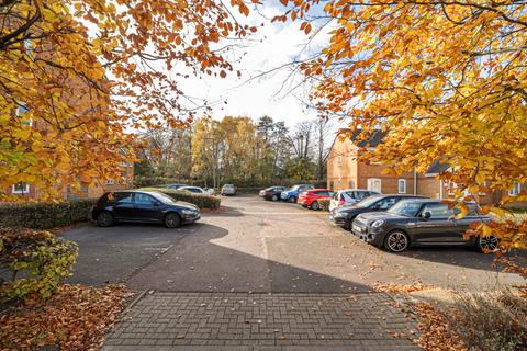 16 Philips Close, Carshalton, SM5 2FE