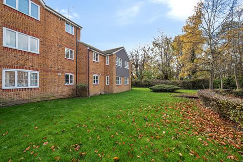 16 Philips Close, Carshalton, SM5 2FE