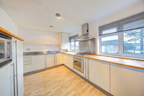 2 bedroom flat to rent, Teddington Park Road, Teddington TW11