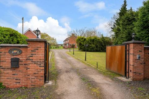 6 bedroom farm house for sale, Rugby Road, Princethorpe, CV23