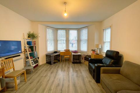 1 bedroom ground floor flat for sale, Warrior Square North, Southend On Sea SS1