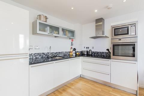 1 bedroom apartment to rent, Millharbour, London E14