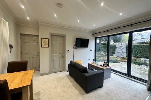 2 bedroom apartment to rent, Queens Street , Cirencester