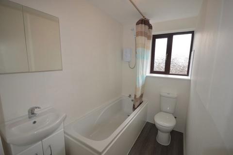 2 bedroom house to rent, Larchwood, Bishop`s Stortford