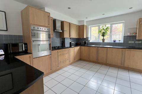 4 bedroom semi-detached house for sale, Bashkir Road, Westbury