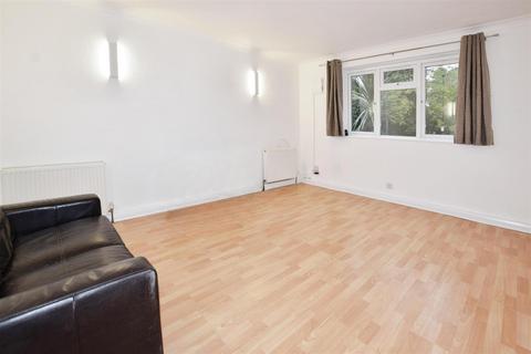 2 bedroom flat to rent, Woodgrange Close, Harrow